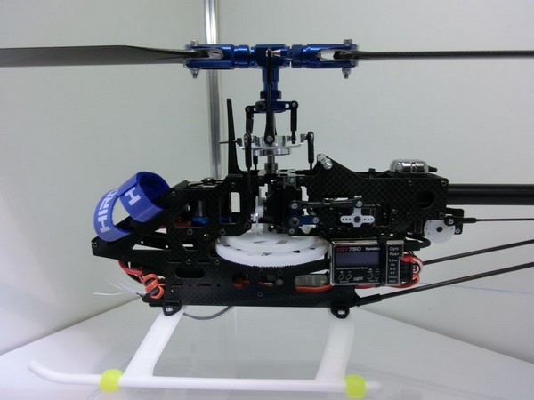 450-e-heli-2011_2-large.jpg